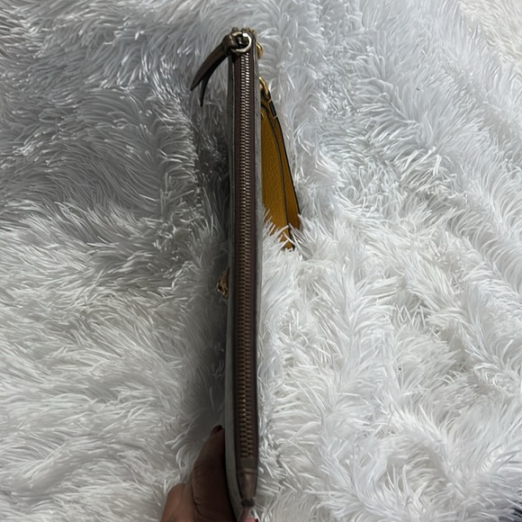 Gucci Neo Vintage GG Supreme Pouch EUC - Picture 8 of 10